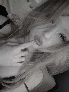 A little collection of me 💋 Which photo is your favorite? 👀 de veyelle  3 Imagens