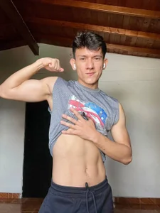 Max_silver_ Grey🦝 Gambar 4