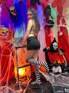 Lia_collins7のHallowen sexy For you 🕸🕷😈🔥の 3枚の写真