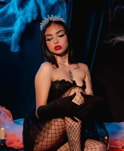 hannah_miltonn: Halloween session🎃🪄✨ ( 2 фото)