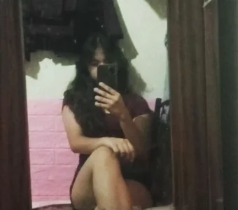 JoyeAmesbury Me and my mirror ✨ Pic