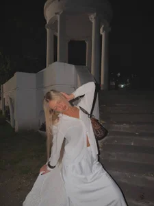 HeavingLip white dresss Pic