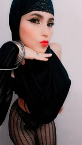 your body would be more comfortable than my bed 😋 de jamila_zair  photos