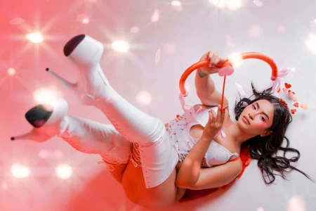 PaulinaBelushi Let me be your valentine! ❤️ Foto 2