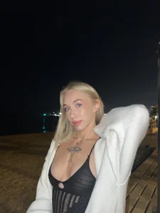 Evariellee Pick your favorite photo 👇 Foto 4