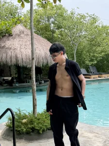 AronTawers ✨Unbearable heat and little clothing☀ Pic 2