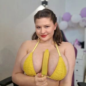 TinniAngel Tease with banana 🍌 Pic 3