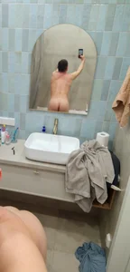 In bathroom de Themaskxxxvideo Foto 2