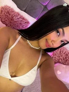 sharlotte_23 Public Pic 4