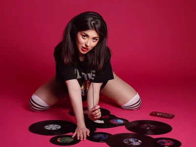 VanessaNyx Spin Me Right Round Baby Hình 4