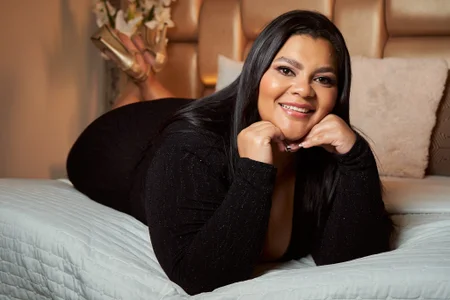 SelennaCooper kullanıcısının Curvy Goddess albümü -  4 fotoğraf