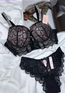 Sophie_LipsのBuy me a new lingerie 2500 tkの枚の写真