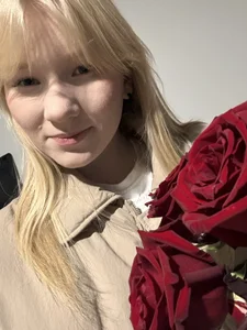 KoriMelon 🍉I was given some roses зображення 5