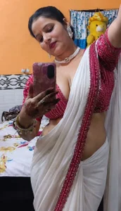 Nishabarar-couple007: Public ( 3 фото)