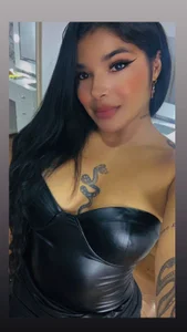 Pamela_Moreno_ Public slika 2