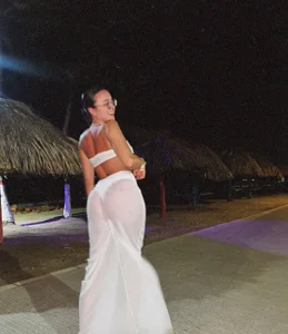 Alisson_Beckett walk 👙🏝️😈 Pic