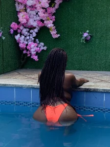 NaiaraMasson_ In the pool 💦 Immagine 