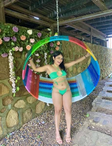 Tanita dé paseo 🏝️👙 de Tana_latin1-  2 Imagens