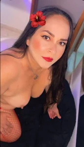 NicolTamaraのVery mischievous womanの 2枚の写真