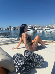 Alma69sc I’m back to be your favorite distraction again. 😈 Billede 9