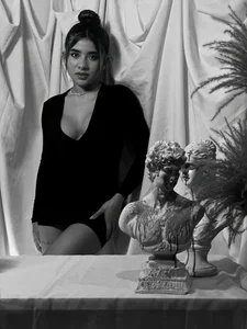 IbizaJacobs Beauty in black 🖤 ✨ Pic 3