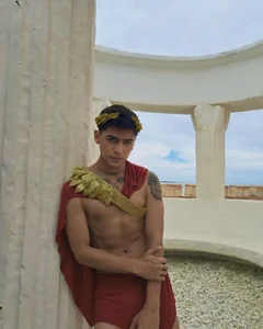 CamiiGuzmanX: GREEK ( 3 фото)