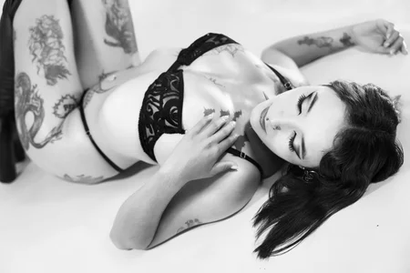 Alissa_Moon_ 🔥 Curves this dangerous should come with a warning 💋 Foto