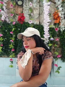 AliaAsad Can you guess which part of me wants you to look at it first? 🥵 รูป  2