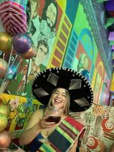 Gigi-bom so happy Pic