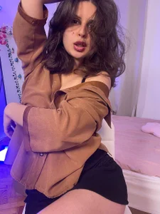 LumiNika's Hi, what do you think I need to do to start squirting? Sex Photo 1