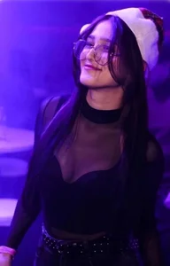 MiaRaynard Public Pic