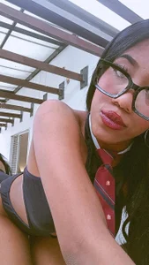 AlayshaJohnson Glasses fetish? Immagine  2