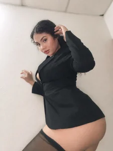 Helen_Ebony Public Bilde 2