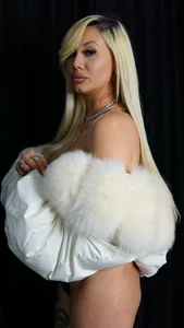 SonyaJoyToo hot to handle 💕😍 Bild 4