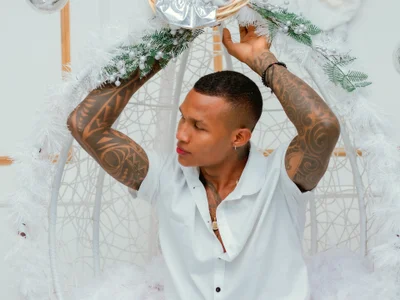 esteveen_ortegas_ Santa brought you a chocolate bonbon Immagine  4