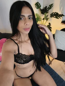 Jasmiinn_ The burgundy color looks good on me Billede 9