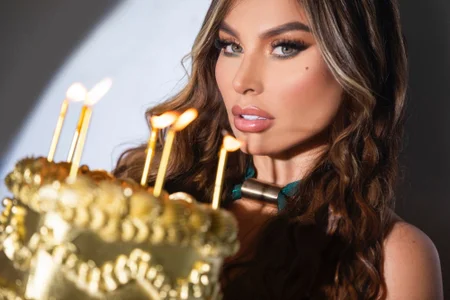 Lizz_Tayler Happy birthday Pic 3