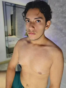 TheoHart_ Public 사진