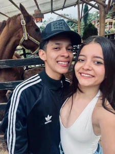 Slimfiree sara y tiago টি ছবি