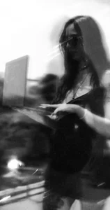 HollyBloom_ Caught in the moment 🖤 Immagine 