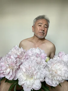 芍薬とオジサン de gholly2007  4 photos