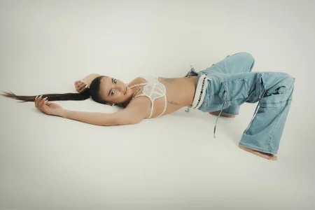 MariamRivera_ Jeans Pic 4