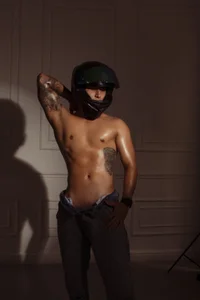 Damian23__のI am a biker hot 🥵の 3枚の写真