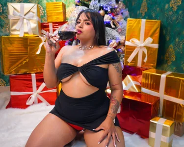 Karina_Andrade White Chirstmas Pic 3