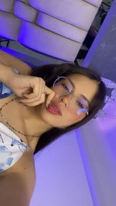 Megan_Danbury Public টি ছবি