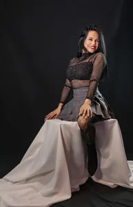 CharlotteCottin The black color looks like Immagine 