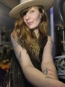 YourFavCanadianMILF's photo