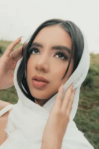 LillyThompson Flirty Breeze Pic 3