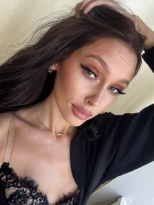 Lia_tins Public Pic 8
