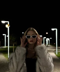 Public de JuneHarter  photos